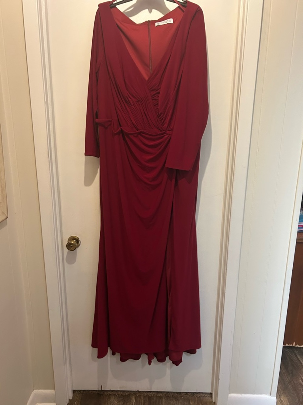 Mac Duggal Wine Red Ruched V‑Neck Maxi Dress